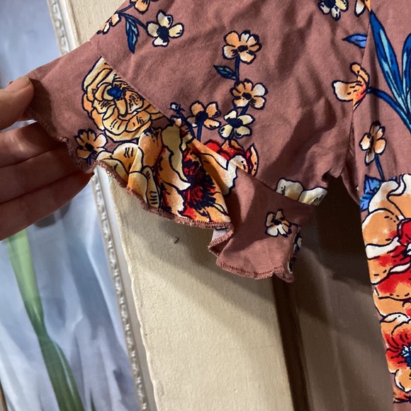 Flowered wrap around dress - Picture 3 of 6